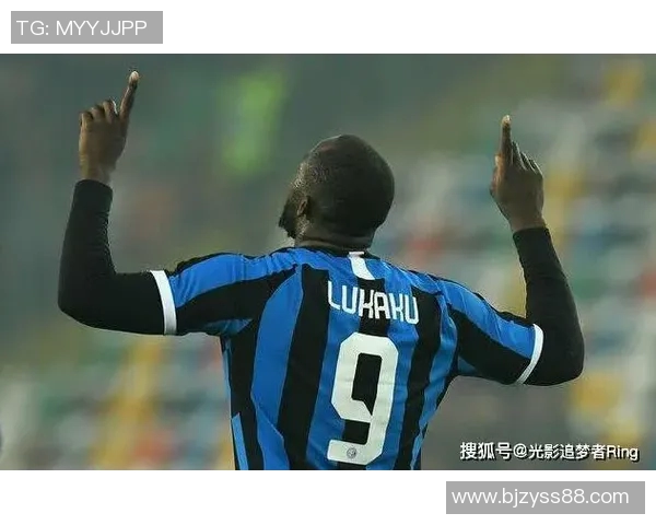 融合光影与动感的足球球星背景绘画艺术表现研究 融合光影与动感的足球球星背景绘画艺术表现研究