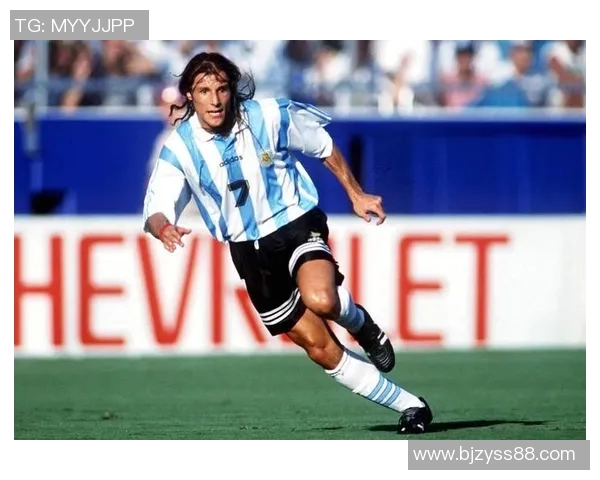 26号足球服球星身份揭秘 盘点历届足球场上穿26号球衣的传奇人物