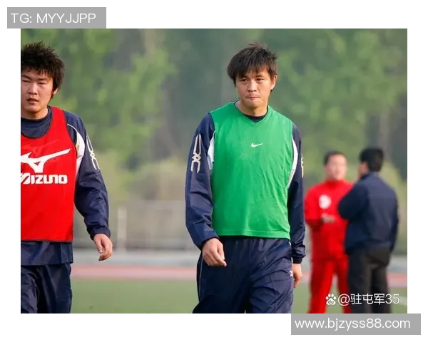 圣诞节足球球星与家人温馨合影展现团圆喜庆气氛 圣诞节足球球星与家人温馨合影展现团圆喜庆气氛